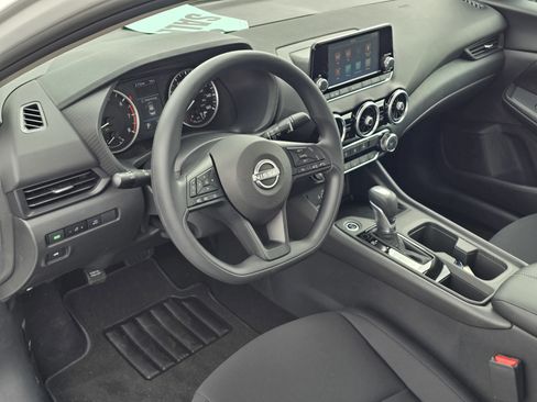 Used 2025 Nissan Sentra S image 17