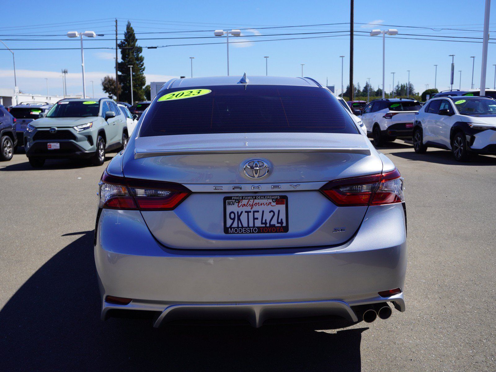 Used 2023 Toyota Camry SE FWD image 9