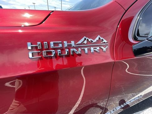 Used 2025 Chevrolet Suburban High Country AWD/4WD image 33