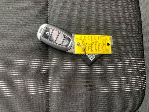 Used 2025 Hyundai Venue SEL FWD image 34