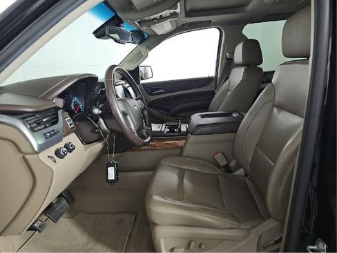 Used 2019 Chevrolet Suburban Premier AWD/4WD image 4