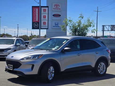 Used 2022 Ford Escape SE FWD image 3