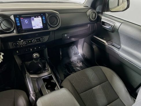 Used 2019 Toyota Tacoma TRD Off-Road w/ Technology Package AWD/4WD image 20