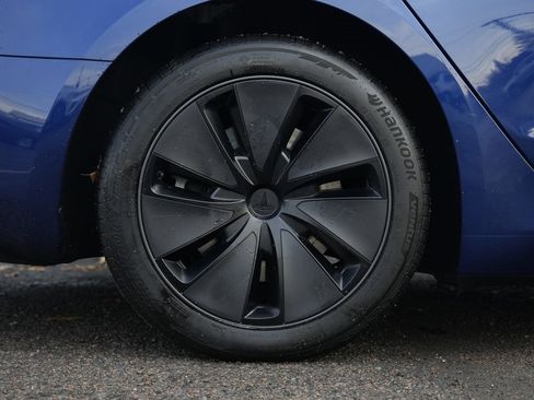 Used 2025 Tesla Model 3 Long Range image 11