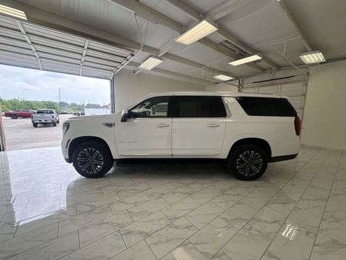 New 2026 GMC Yukon XL Elevation w/ Elevation Premium Package AWD/4WD image 5