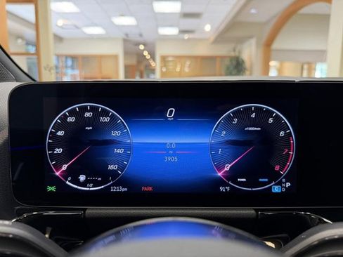 Used 2025 Mercedes-Benz GLA 250 image 12