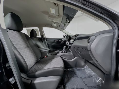 Used 2017 Nissan Rogue Sport SV w/ SV Premium Package image 31