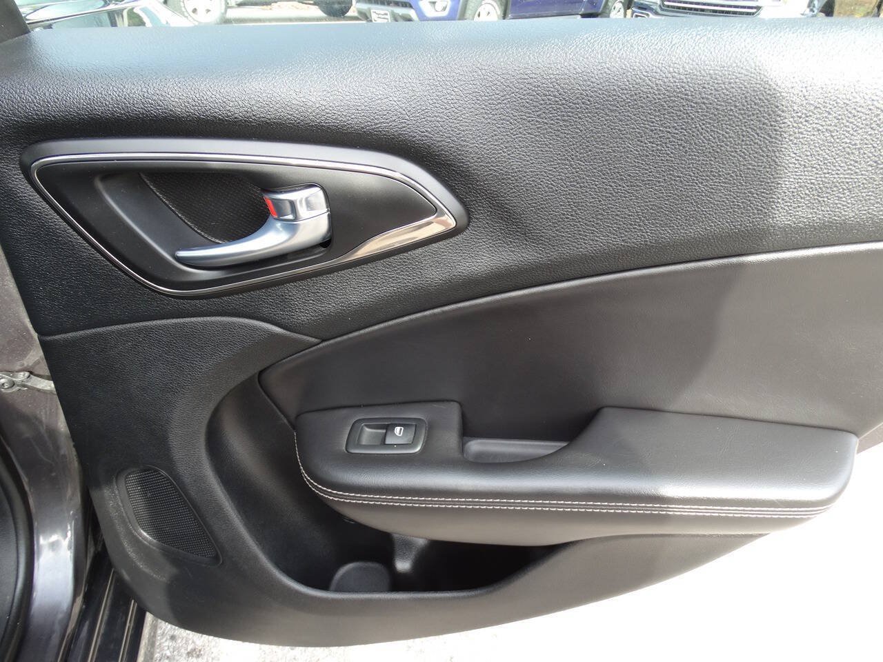 Used 2015 Chrysler 200 C w/ Safetytec Group FWD image 39