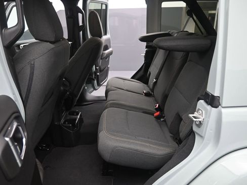 Used 2024 Jeep Wrangler Sahara AWD/4WD image 13