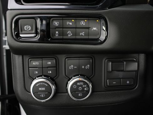 New 2026 GMC Yukon XL AT4 w/ AT4 Premium Plus Package AWD/4WD image 10
