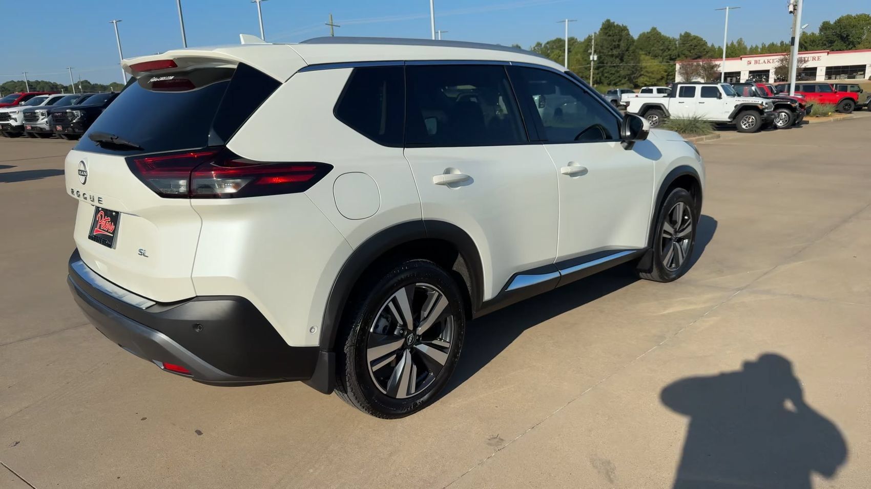 Used 2023 Nissan Rogue SL w/ SL Premium Package FWD image 9