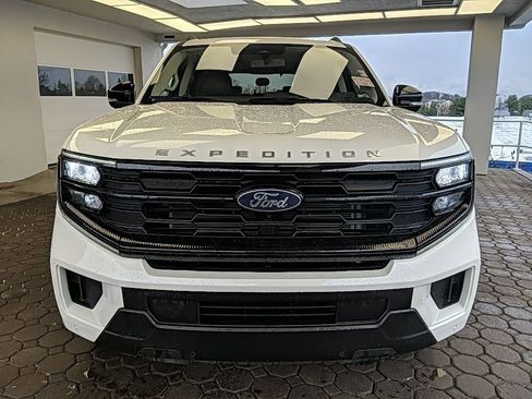 Used 2025 Ford Expedition Active image 2