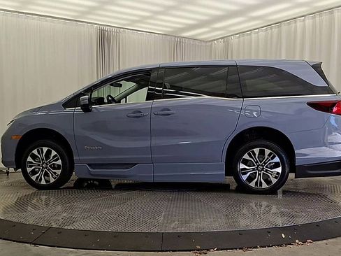 Used 2025 Honda Odyssey Elite image 2