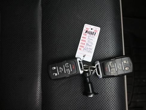 Used 2020 RAM 1500 Limited w/ Black Appearance Package AWD/4WD image 10