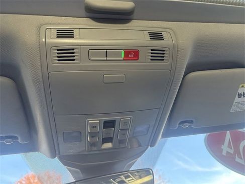 Used 2024 Volkswagen Jetta SE image 29