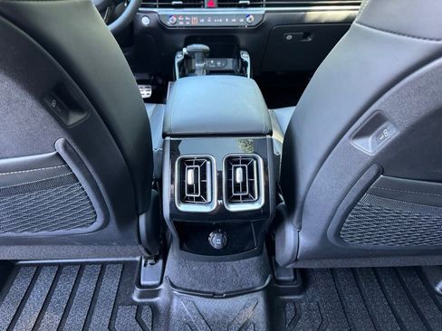 Used 2025 Kia Sorento SX AWD/4WD image 15