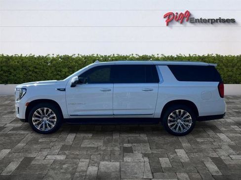 Used 2023 GMC Yukon XL Denali image 3