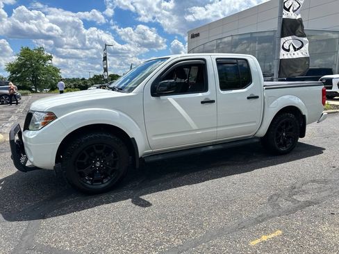 Used 2020 Nissan Frontier SV w/ Midnight Edition Floor Mats AWD/4WD image 6