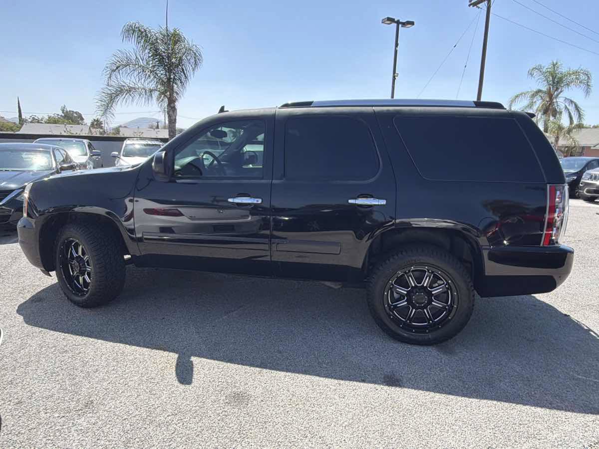 Used 2014 GMC Yukon Denali AWD/4WD image 2