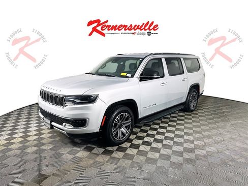 Used 2024 Jeep Wagoneer L Series II w/ Flexible Seating Group image 3