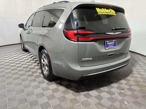 Used 2022 Chrysler Pacifica Limited FWD image 6