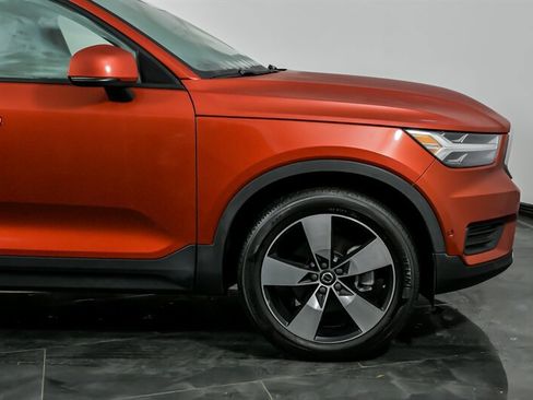 Used 2019 Volvo XC40 T4 Momentum image 14