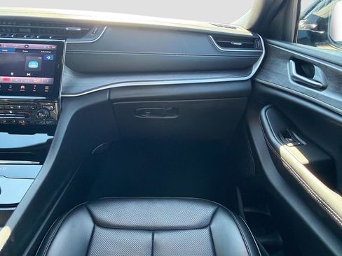 Used 2024 Jeep Grand Cherokee L Limited w/ Luxury Tech Group II image 19