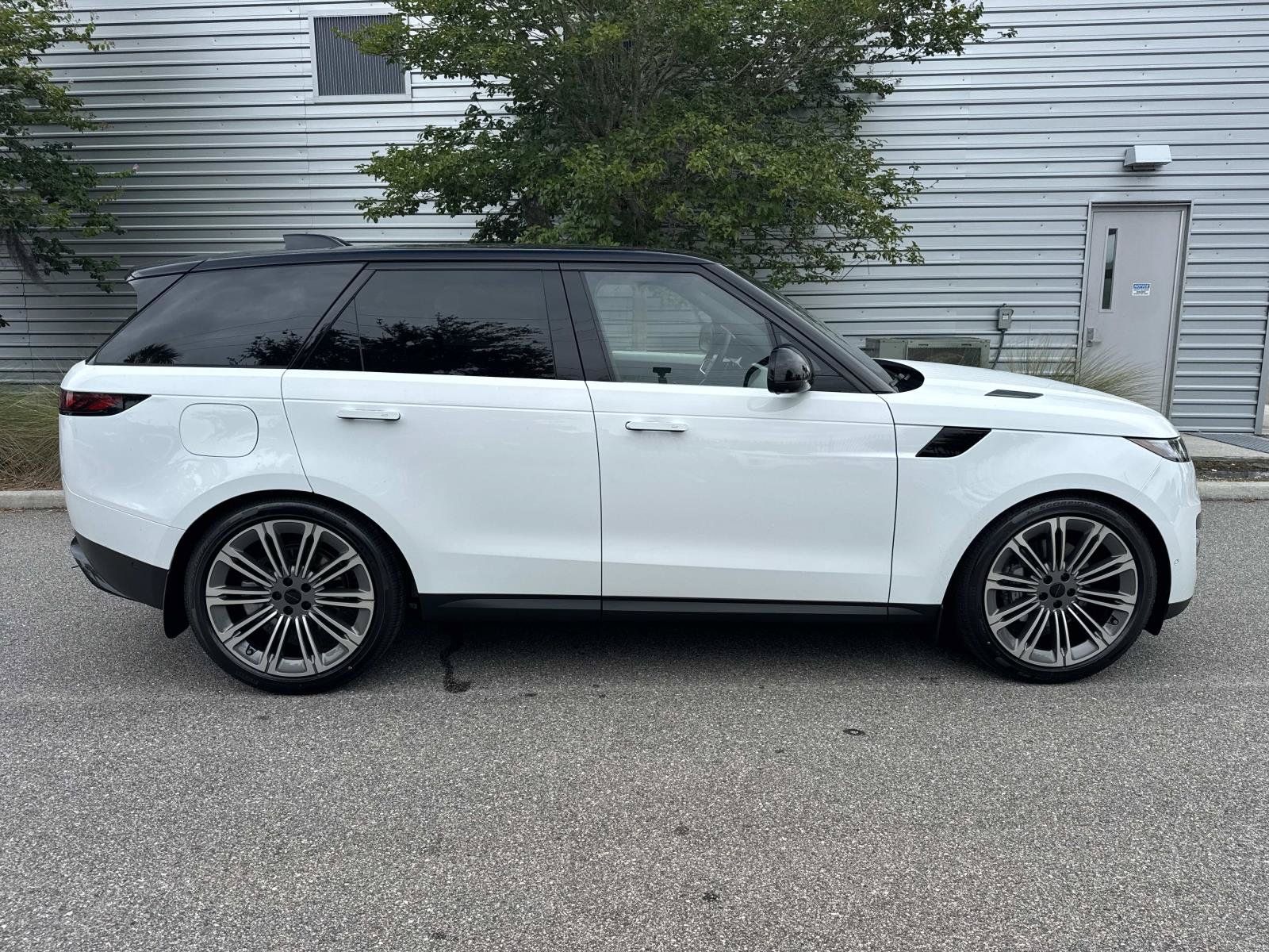 New 2026 Land Rover Range Rover Sport SE AWD/4WD image 5
