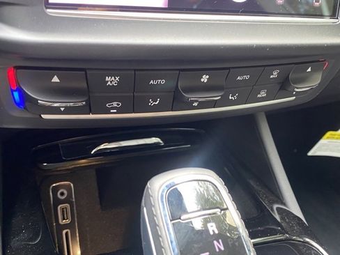 New 2024 Maserati Levante GT Ultima image 30