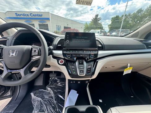 New 2026 Honda Odyssey Touring image 18