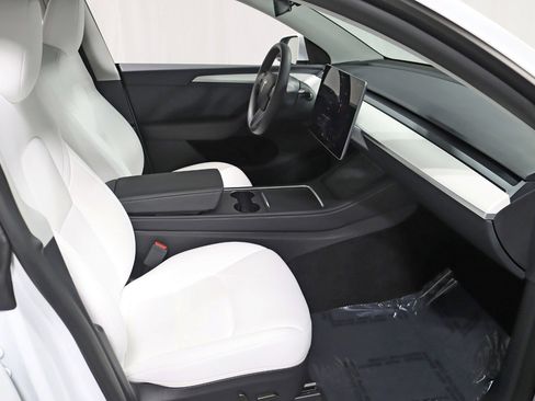 Used 2025 Tesla Model Y Performance image 30