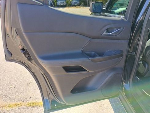 Used 2023 GMC Acadia SLT image 19