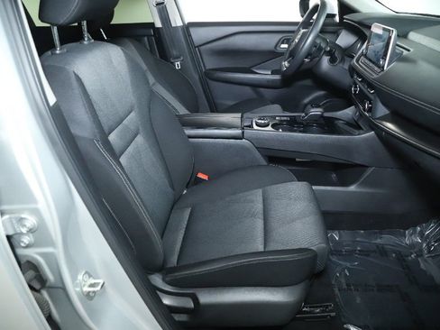 Used 2024 Nissan Rogue SV image 34