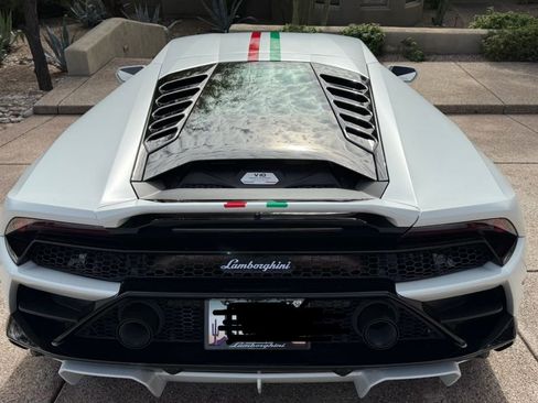 Used 2021 Lamborghini Huracan EVO image 7