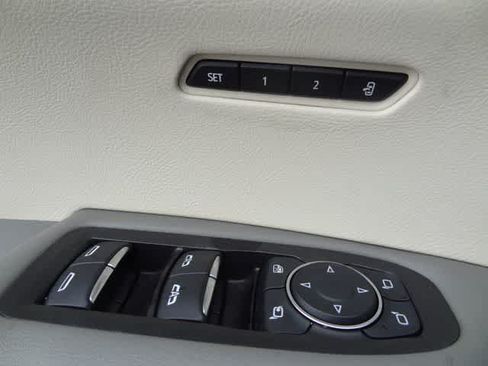 Used 2020 Cadillac XT6 Premium Luxury FWD image 20