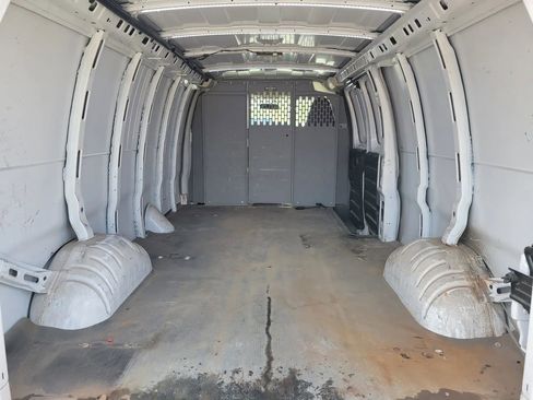 Used 2019 Chevrolet Express 3500 Extended w/ Driver Convenience Package RWD image 4
