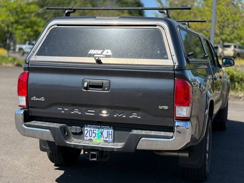Used 2017 Toyota Tacoma SR5 w/ Tow Package AWD/4WD image 5
