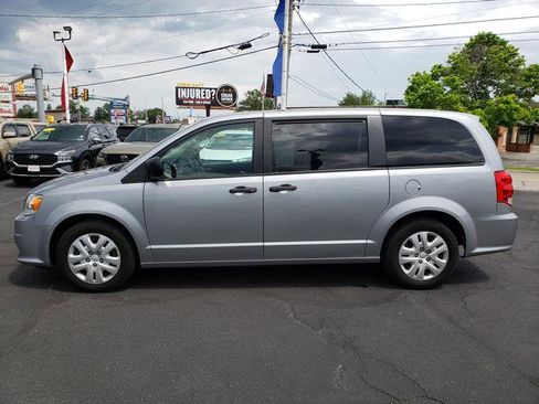 Used 2019 Dodge Grand Caravan SE FWD image 4