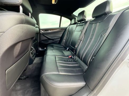 Used 2018 BMW 530i xDrive w/ Premium Package image 19