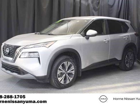 Used 2022 Nissan Rogue SV image 3