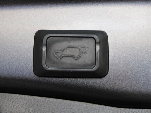 Used 2020 Toyota RAV4 XSE AWD/4WD image 33