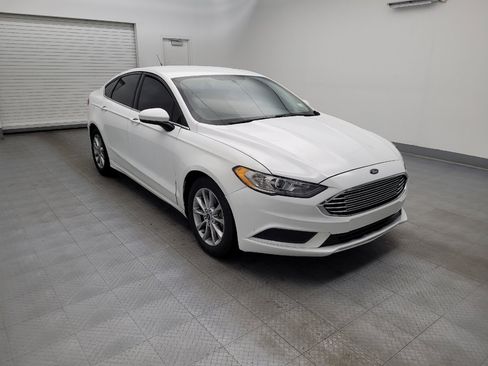 Used 2017 Ford Fusion SE image 13