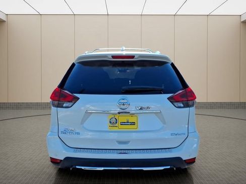 Used 2019 Nissan Rogue SV w/ Premium Package AWD/4WD image 5