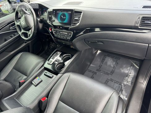 Used 2021 Honda Pilot Touring image 11