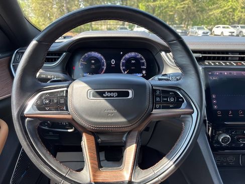 Used 2023 Jeep Grand Cherokee L Summit w/ High Altitude Package AWD/4WD image 15