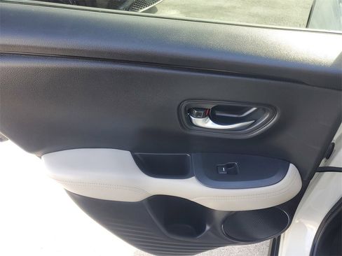 Used 2023 Honda HR-V LX image 13