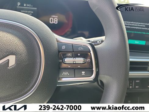 Certified 2025 Kia Sorento LX FWD image 25