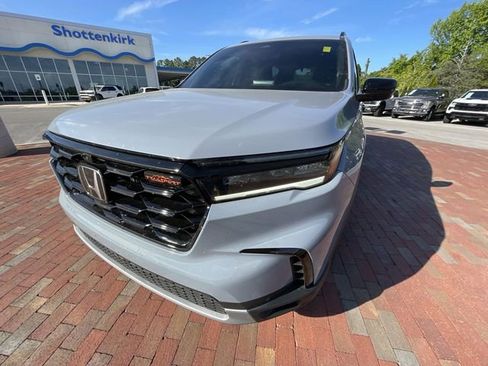 Certified 2025 Honda Pilot TrailSport image 7