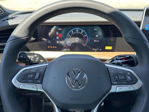 New 2026 Volkswagen Tiguan SEL R-Line AWD/4WD image 17