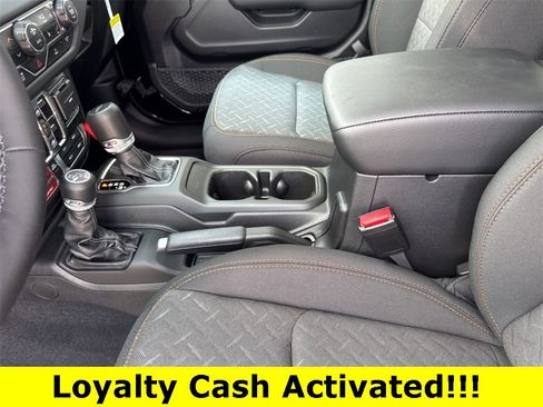 New 2025 Jeep Gladiator Mojave w/ Convenience Group image 19